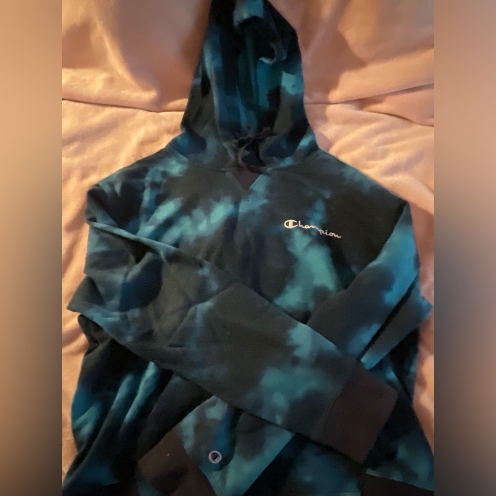 girls hoodie size large, tie-dye blue and black, champion